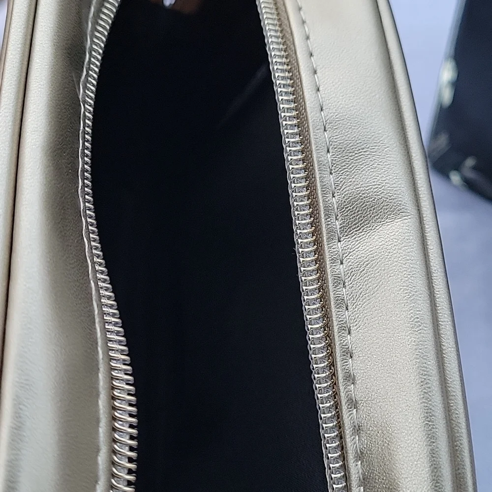 BOBBI BROWN COSMETIC CASE - Picture 6 of 8